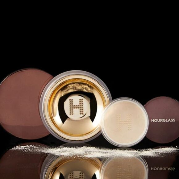 Hourglass Veil Translucent Setting Powder - Picture 6 of 6